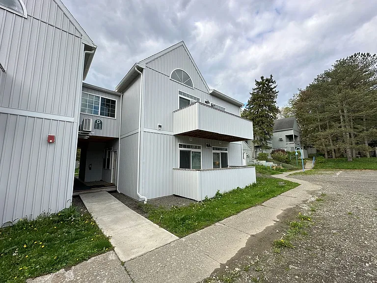 University Park Apartments near Cornell University — Photo 906