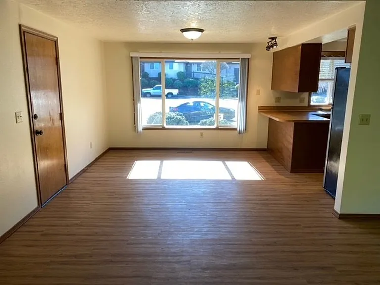 2377 Edgehill Ct S — Photo 5