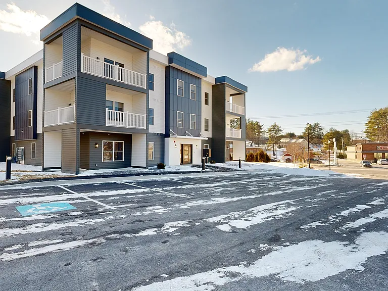 405 Center St — Photo 2