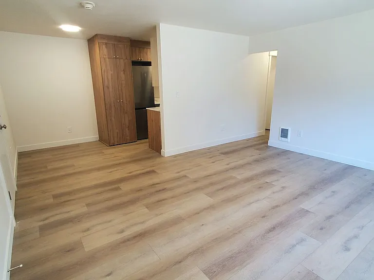 Royal Anne Apartments — Photo 28