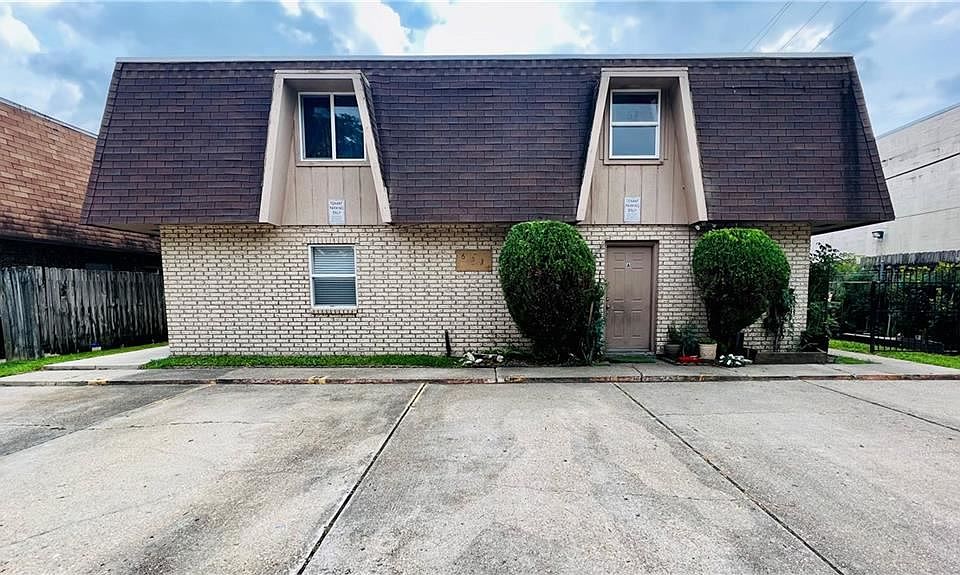 1st image of 653 Farmington Pl