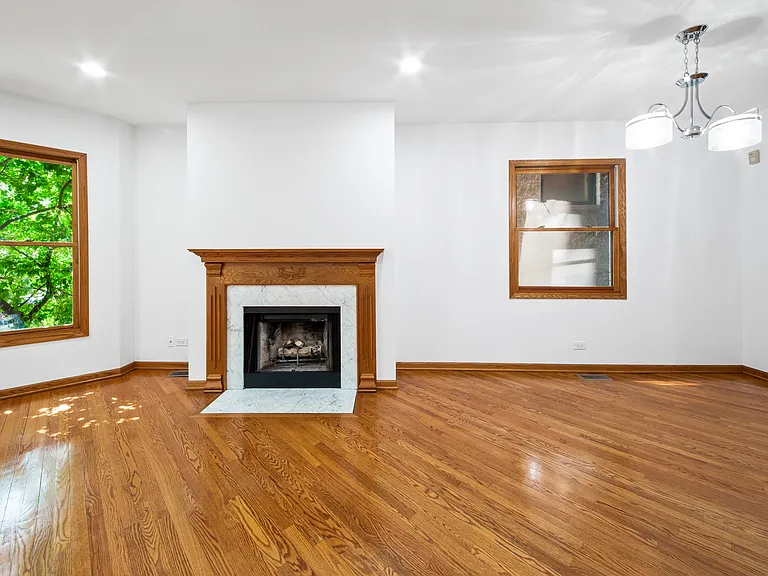 861 W Wrightwood Ave #1 — Photo 2