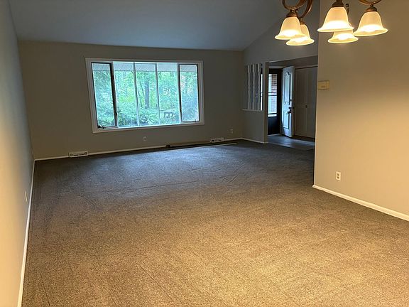 3rd image of 38340 Berkeley Ave