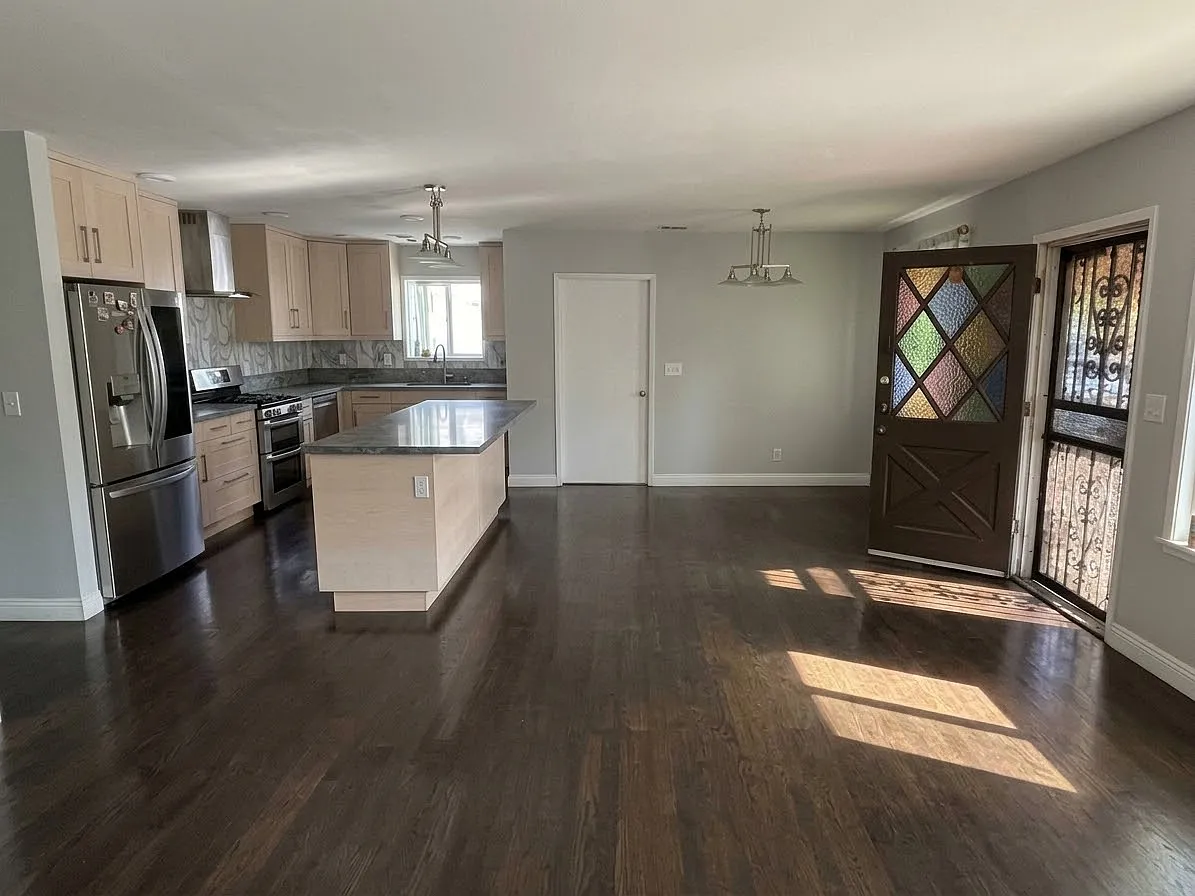 3 bed, 1350 sqft, $3,500 — Photo 1