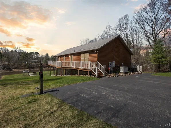 1595 Lakeshore Dr, Gladwin, MI 48624