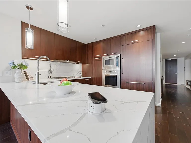 10700 NE 4th St #1006 — Photo 10