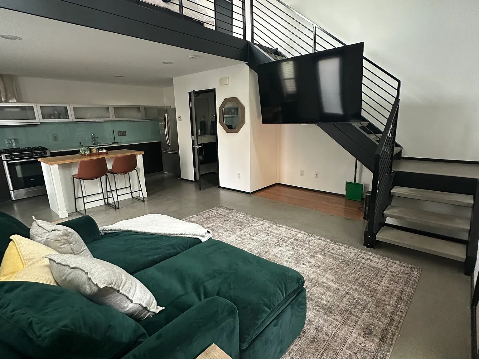 1 bed, 750 sqft, $2,700 — Photo 3