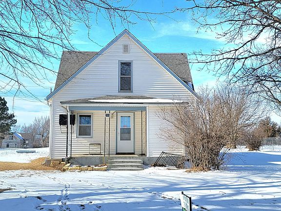 2nd image of 209 Maple St