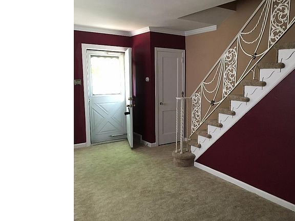 2nd image of 6513 Newtown Ave