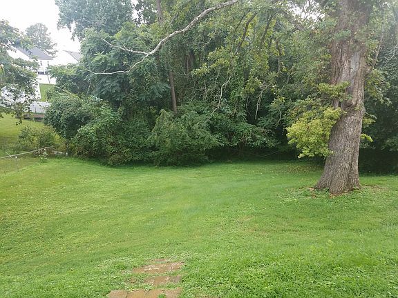 4th image of 762 Crestwood Cir
