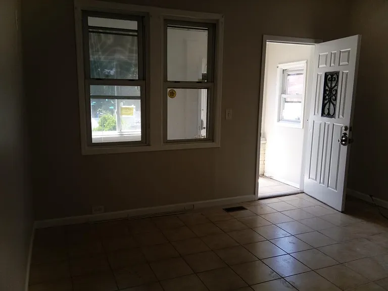 432 Ashley St — Photo 8