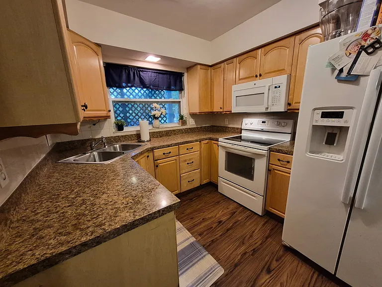 1750 Druid Rd E — Photo 3