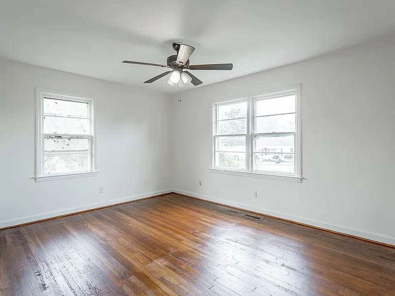 732 Munro Rd — Photo 18