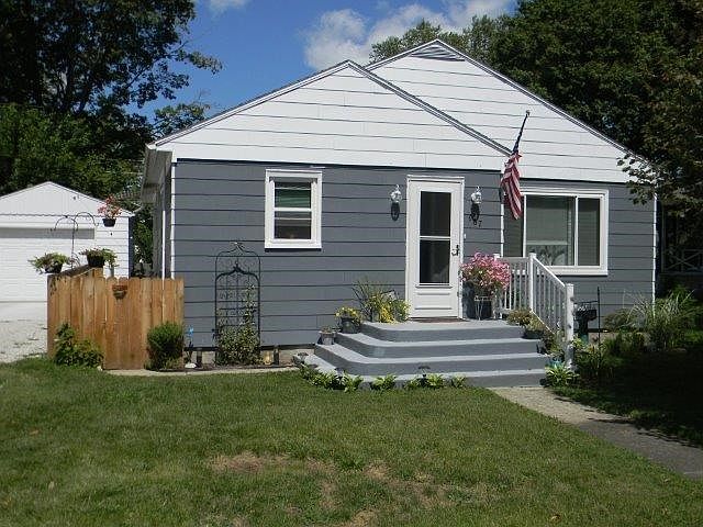 1st image of 907 E Water St