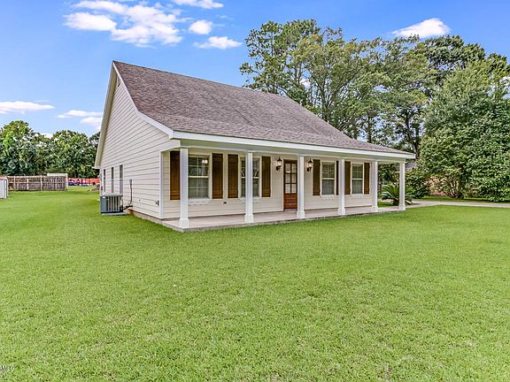3rd image of 215 Morelan Dr