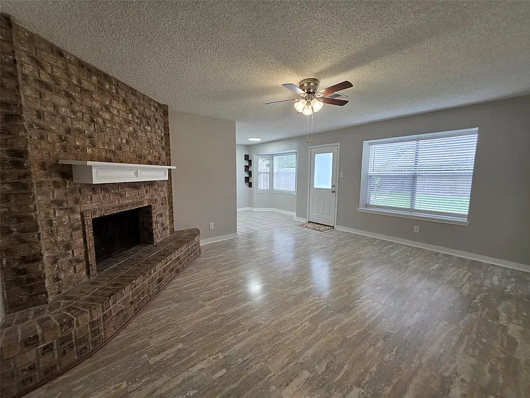 6607 Rockfield Dr — Photo 3