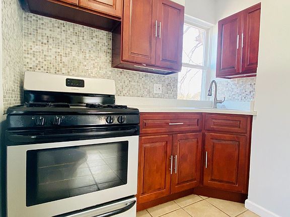 3rd image of 3 Green St APT 2R