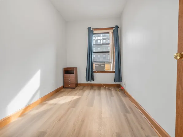 8320 Bay Parkway image 10 of 20