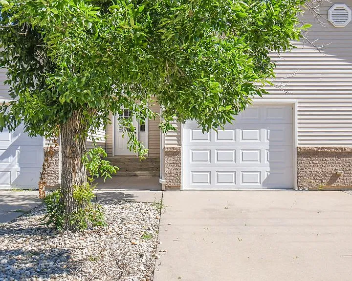 1422 E Redwood Blvd — Photo 3