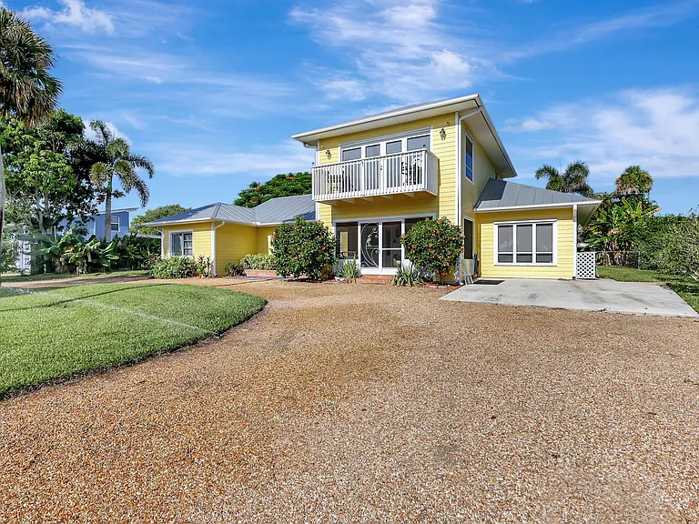 7501 S Indian River Dr — Photo 1