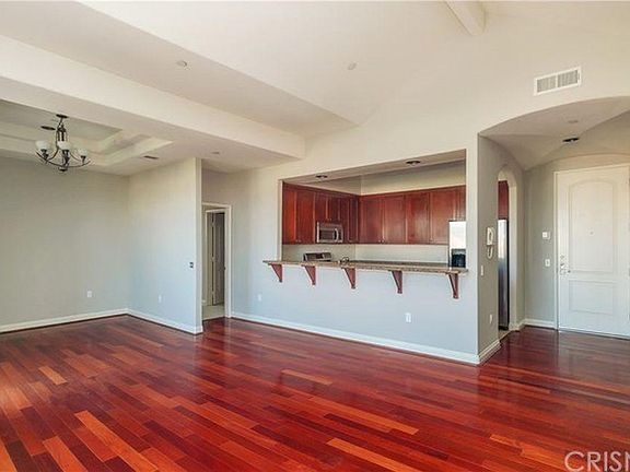 5th image of 10740 Moorpark St APT 307