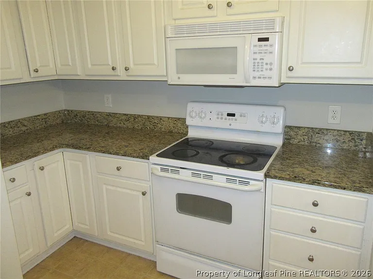 3346-11 Harbour Pointe Pl — Photo 7