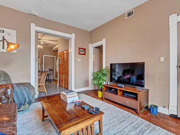 1410 N Maplewood Ave #2 — Photo 3