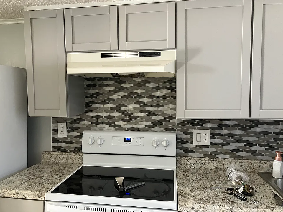 90 Burnside Ave #90