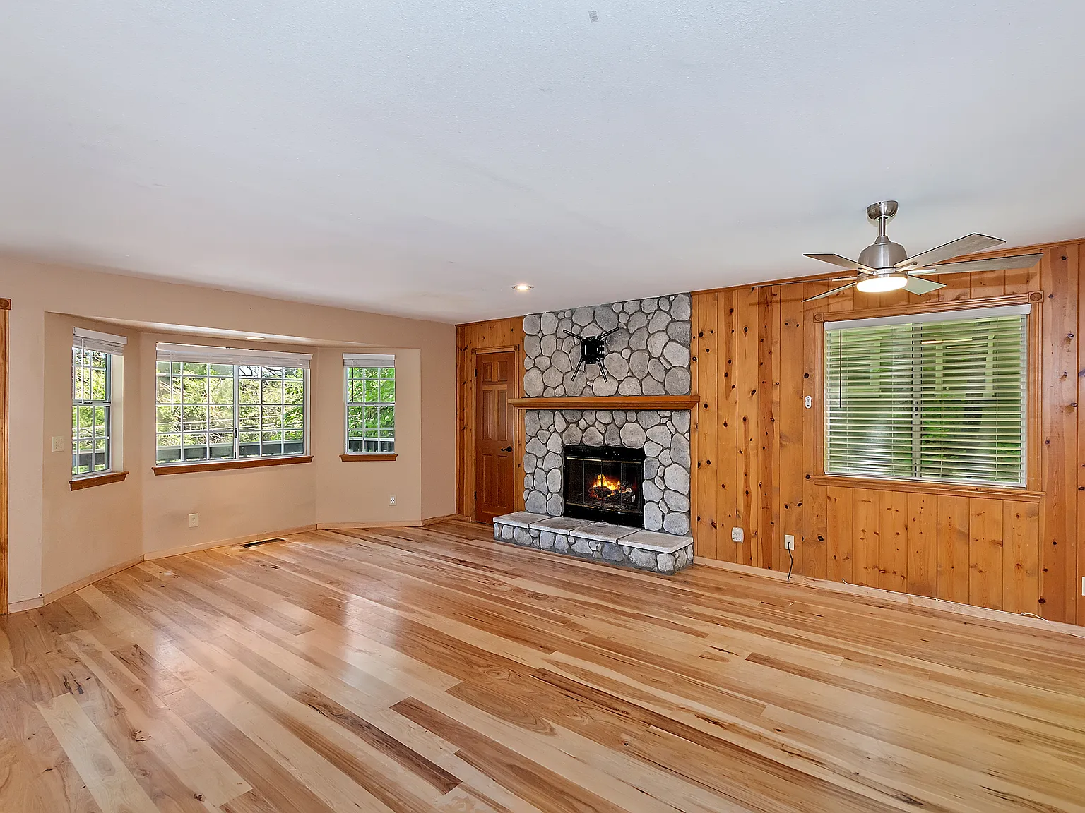 2 bed, 1.5 bath, 1018 sqft, $2,000 — Photo 4