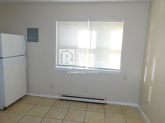 2nd image of 1500 Autumn Dr APT D