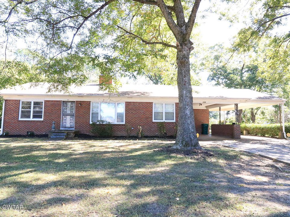 1st image of 1686 Campbell St