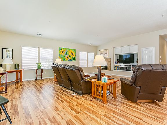 5th image of 1072 Jonquill Ave