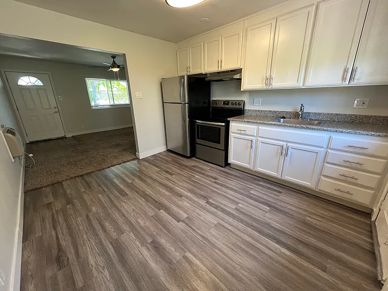 Mosaic Apartments — Photo 6