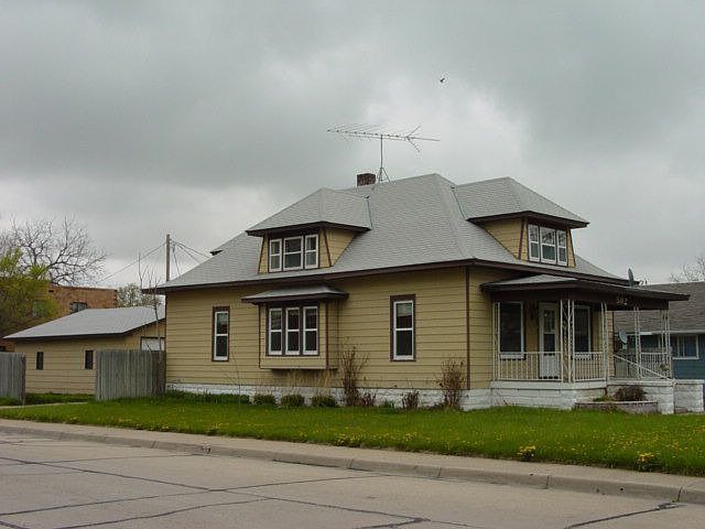 1st image of 502 E 8th St