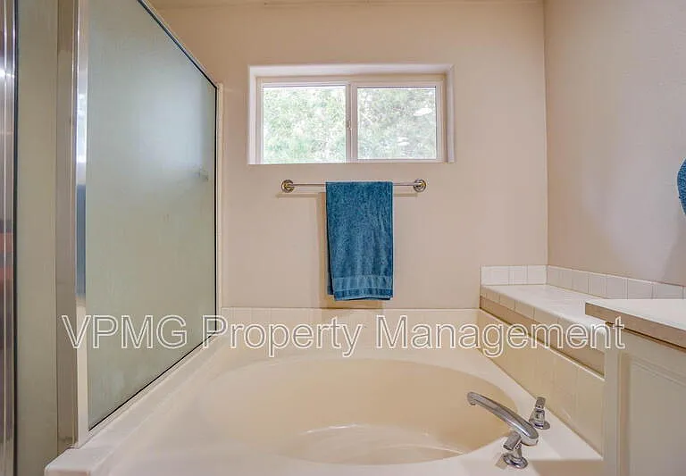 17301 SE 24th St — Photo 30