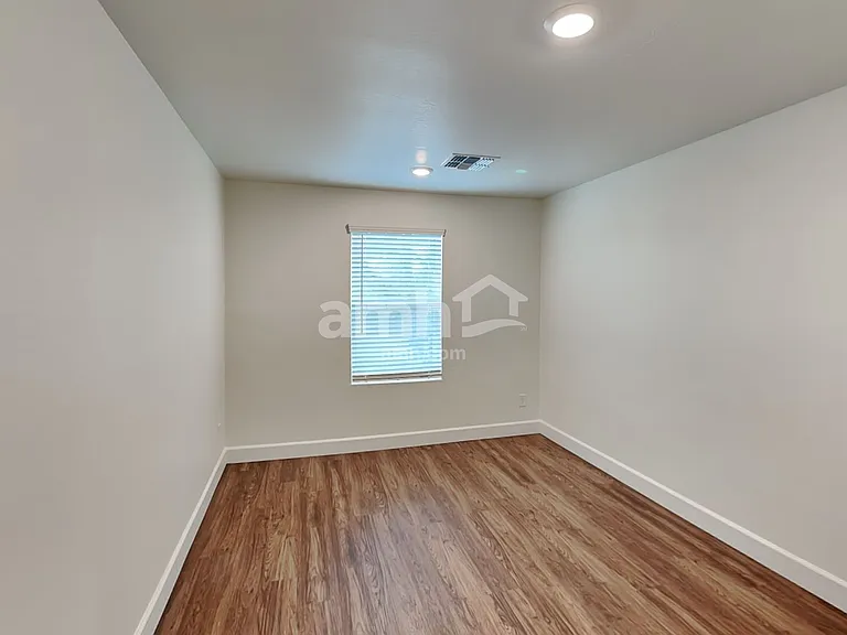 638 W Hackamore Ave — Photo 15