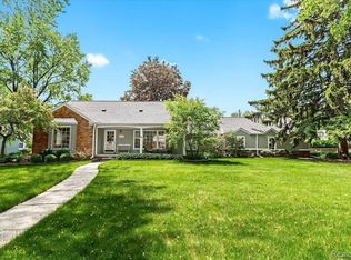 17231 Beechwood Ave, Beverly Hills, MI 48025