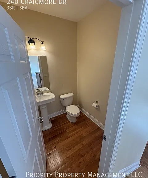 240 Craigmore Dr — Photo 24