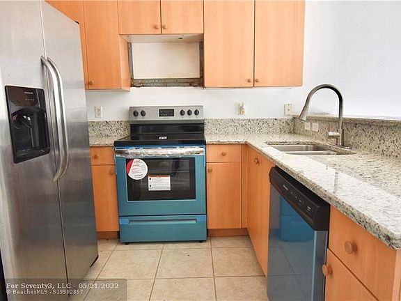 4th image of 560 NE 21st Ter #560