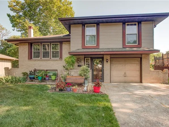 601 NE Ash St, Lees Summit, MO 64063