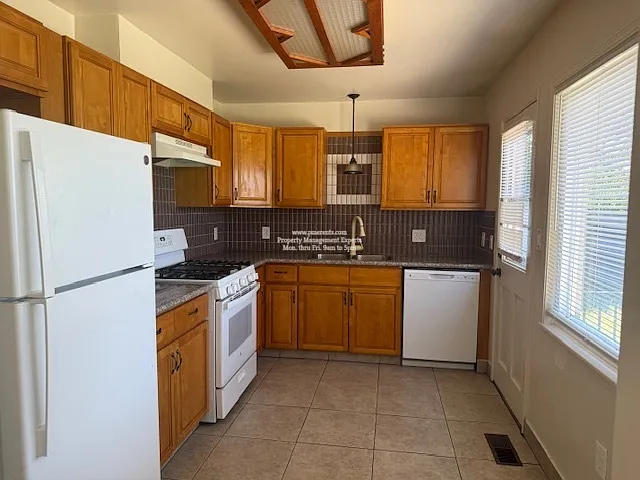 2837 Inman Ave — Photo 10