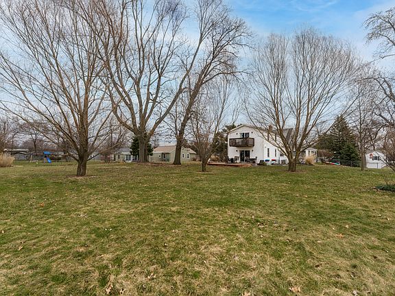 2nd image of 100 Circle Dr