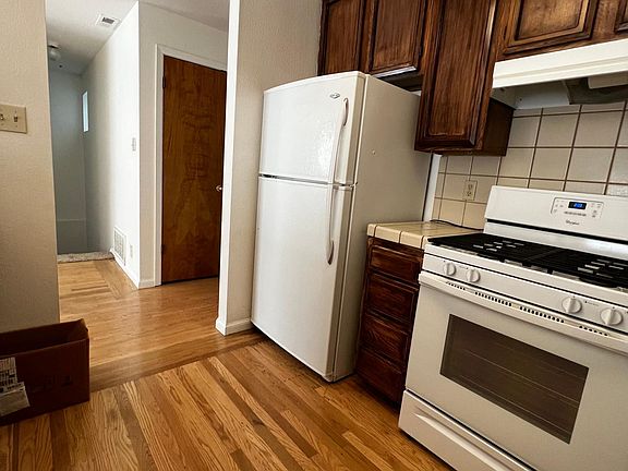 4th image of 222 Lily St