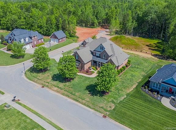3rd image of 312 Wintergreen Ct #69