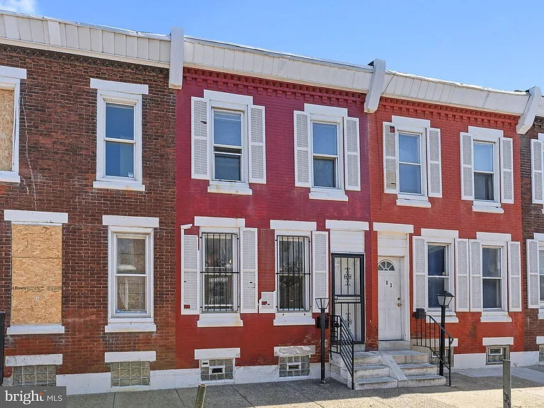 1831 E Clementine St — Photo 3