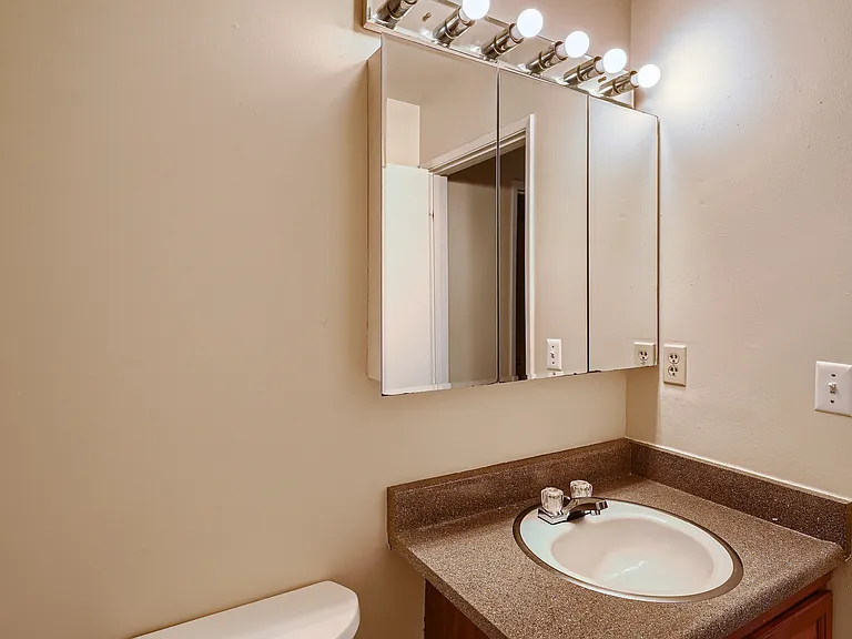 Sunset View Apartments — Photo 20
