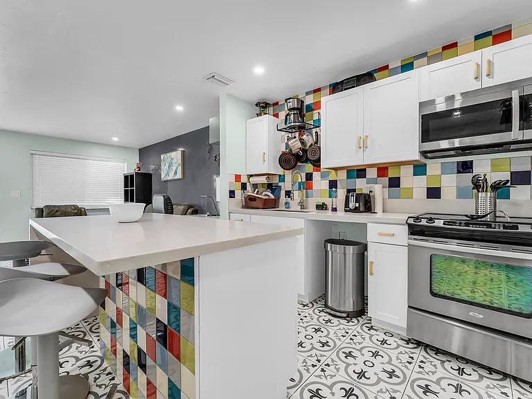 4010 NW 5th Ave #4010 — Photo 5
