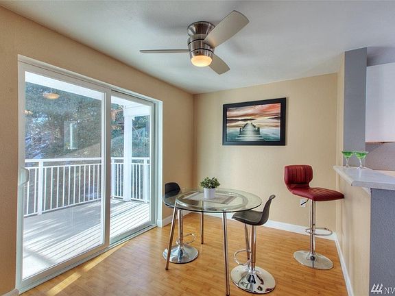 Dining room and breakfast bar. 