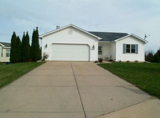 880 Meadowsweet Cir, Sun Prairie, WI 53590