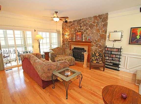 2nd image of 56 Victoria Square Dr